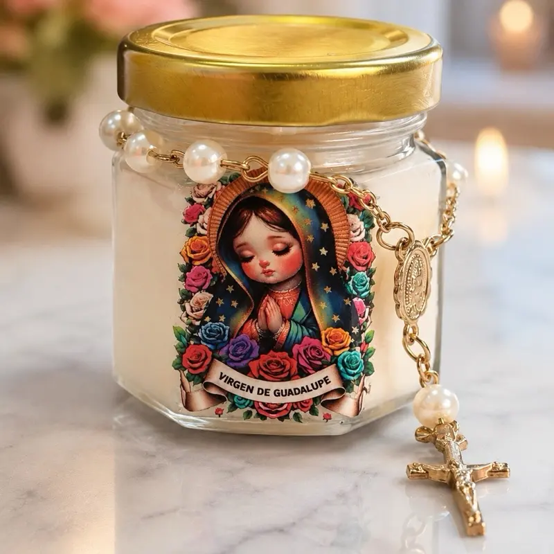 Vela Artesanal Virgen de Guadalupe con Rosario – Cera de Soya  aroma dulce  ilusión