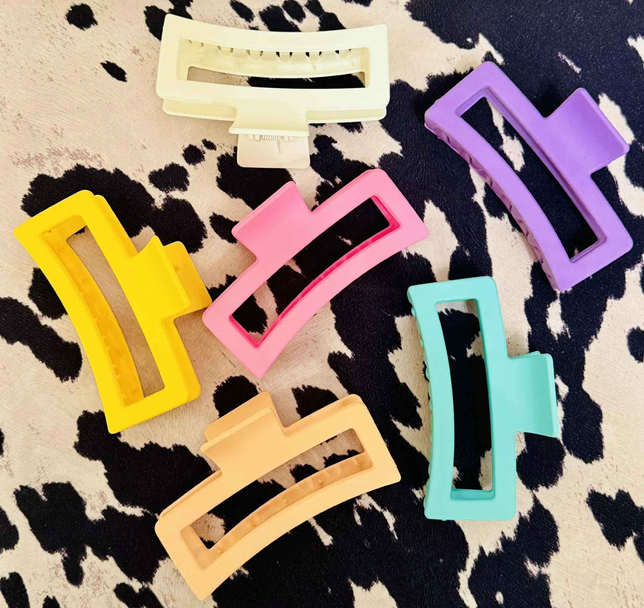 JUMBO HAIR CLAW CLIPS JUMBO HAIR CLAW CLIPS