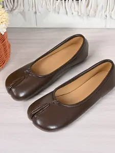 Women's Split-Toe Shiny Low-Top Flat Shoes, PU Upper Material, Rubber Sole, Solid Pattern, Less Than Ankle Height, Casual Single Shoe