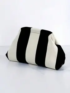 Simple and classic black and white striped pleated shell bag, a stylish and versatile everyday tote with practical texture, suitable for holding phones and lipsticks, ideal for commuting, shopping, and gatherings