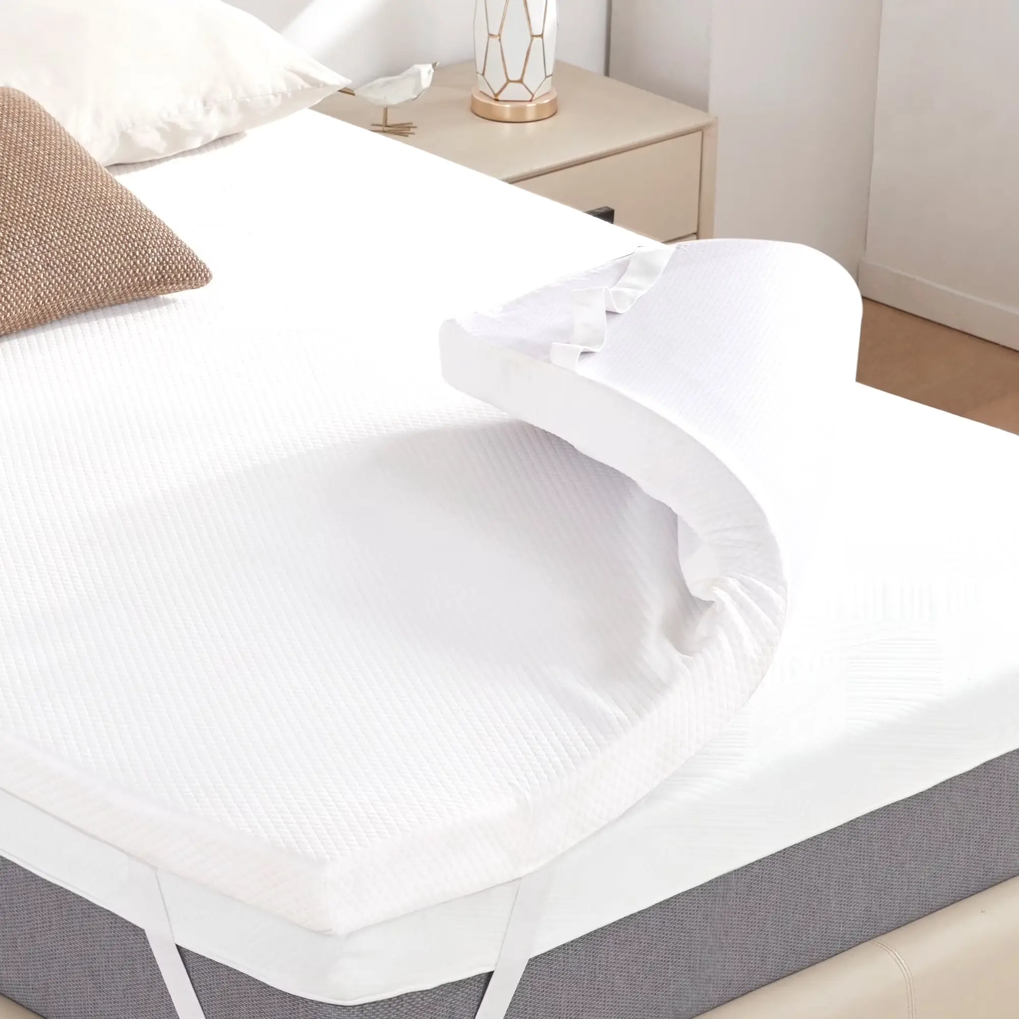SINWEEK Gel Memory Foam Mattress Topper, Ventilated High Density Pad for Back Pain, Skin-friendly and Breathable Polyester Fiber, Bed Topper for Pressure Relief, Non-Slip Design with Removable & Washable Cover, CertiPUR-US Certified, OEKO-TEX Certified