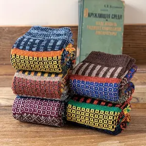 5-Pair Women's Retro Ethnic Style Socks - Trendy Color Contrasting Design with High Visual Appeal, Thickened Warm Material for Autumn and Winter, Breathable Moisture-Wicking Technology, Perfect for Sports, Leisure and Street Style Fashion