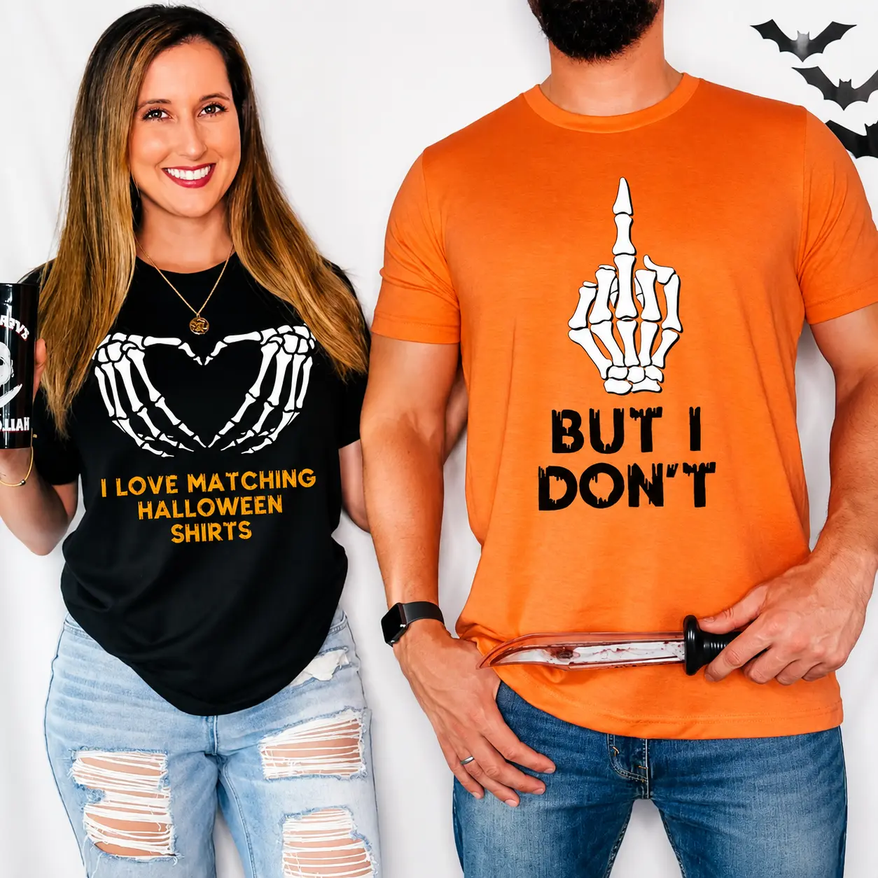 Comfort Colors Funny Matching Halloween Shirts for Couples Skeleton Heart and Middle Finger Graphic T-Shirts Cute Halloween Costume Outfit for Boyfriend Girlfriend Husband Wife
