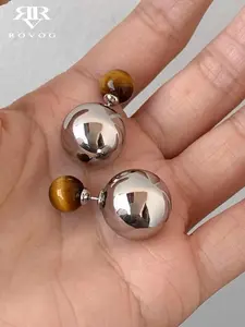 This pair of elegant, distinctive, fashionable and unique ear studs is suitable for women to wear during daily commutes Stud Earring Jewelry