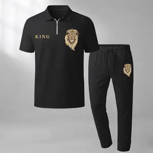 Men's King Print Two-Piece Set, Including A Short-Sleeved Zippered Polo Shirt And Drawstring Trousers; A Waffle-Textured Casual Summer Outfit.