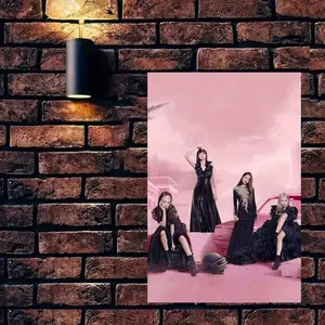1 Piece Black and Pink Lisa K-POP Group Canvas Poster - Wooden Frame Edge Wall Art, Modern Minimalist Style, High-Quality Printing, Suitable for Teen Bedroom, Dormitory, Game Room Decoration - Perfect Gift for Idol Fans, K-POP Merchandise, Music Wall Deco