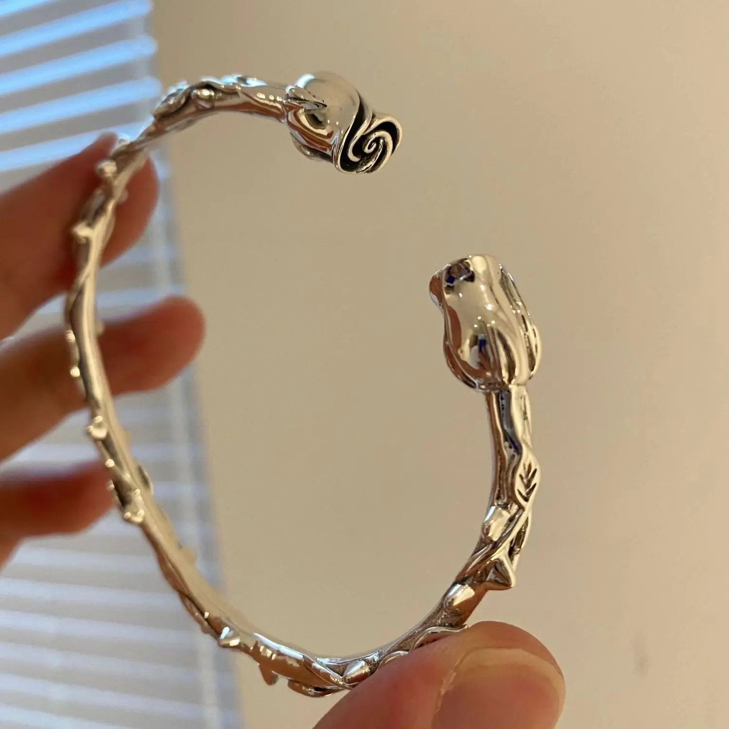 Sweet and cool heavy-duty high-end open thorn rose bracelet niche design fashion bracelet