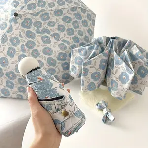 Vintage Oil Painting Digitally Printed Umbrella - Foldable, 8-Ribs, Manual Open, Polyester Yarn, Casual-Style Portable Dual-Use Umbrella for Sunny and Rainy Days