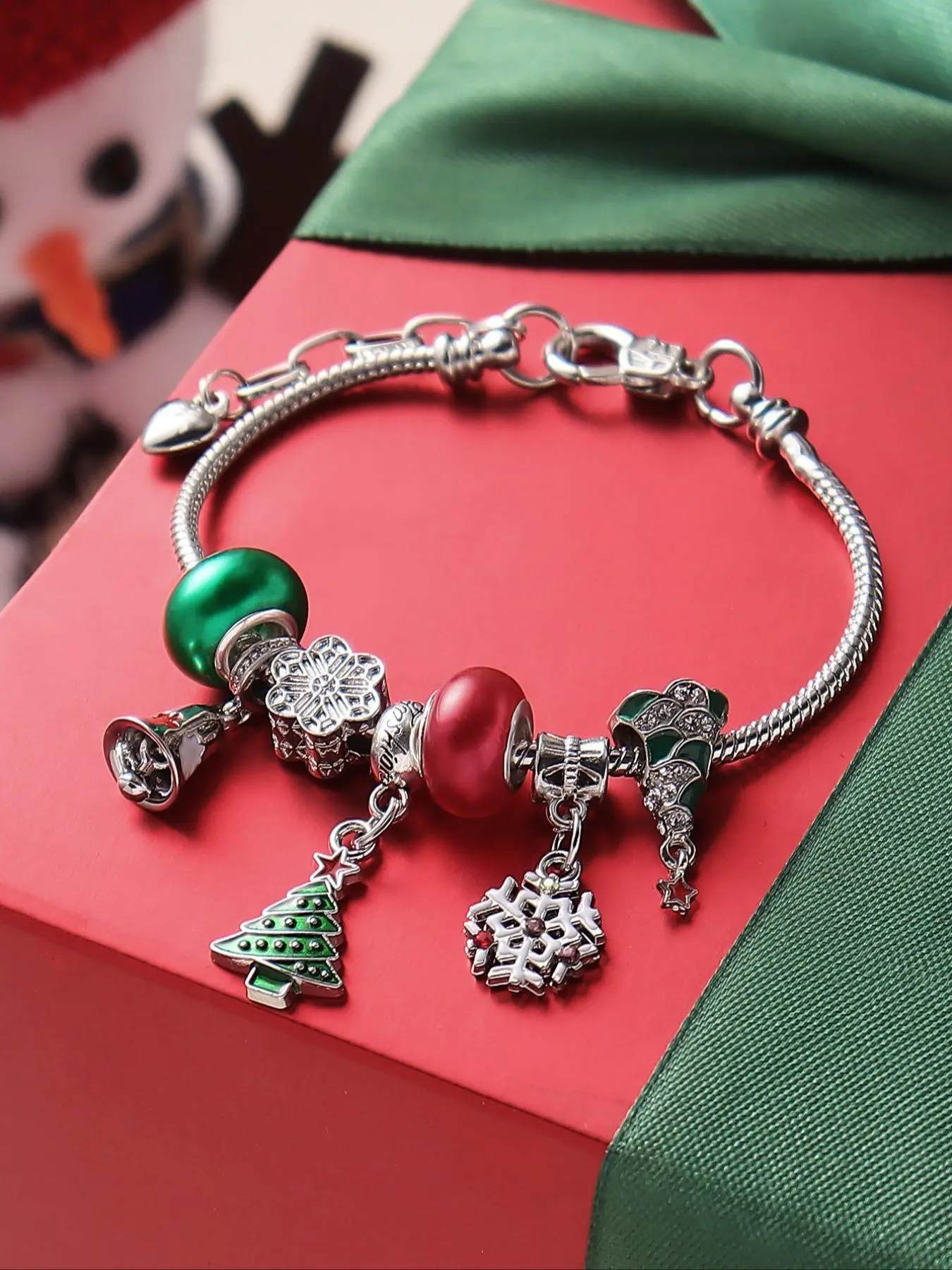 Christmas Themed Charm Bracelet, Cute Christmas Tree & Snowflake & Bell Design Chain Bracelet, Fashionable Jewelry for Women & Girls, Trendy Jewelry for Birthday Gift
