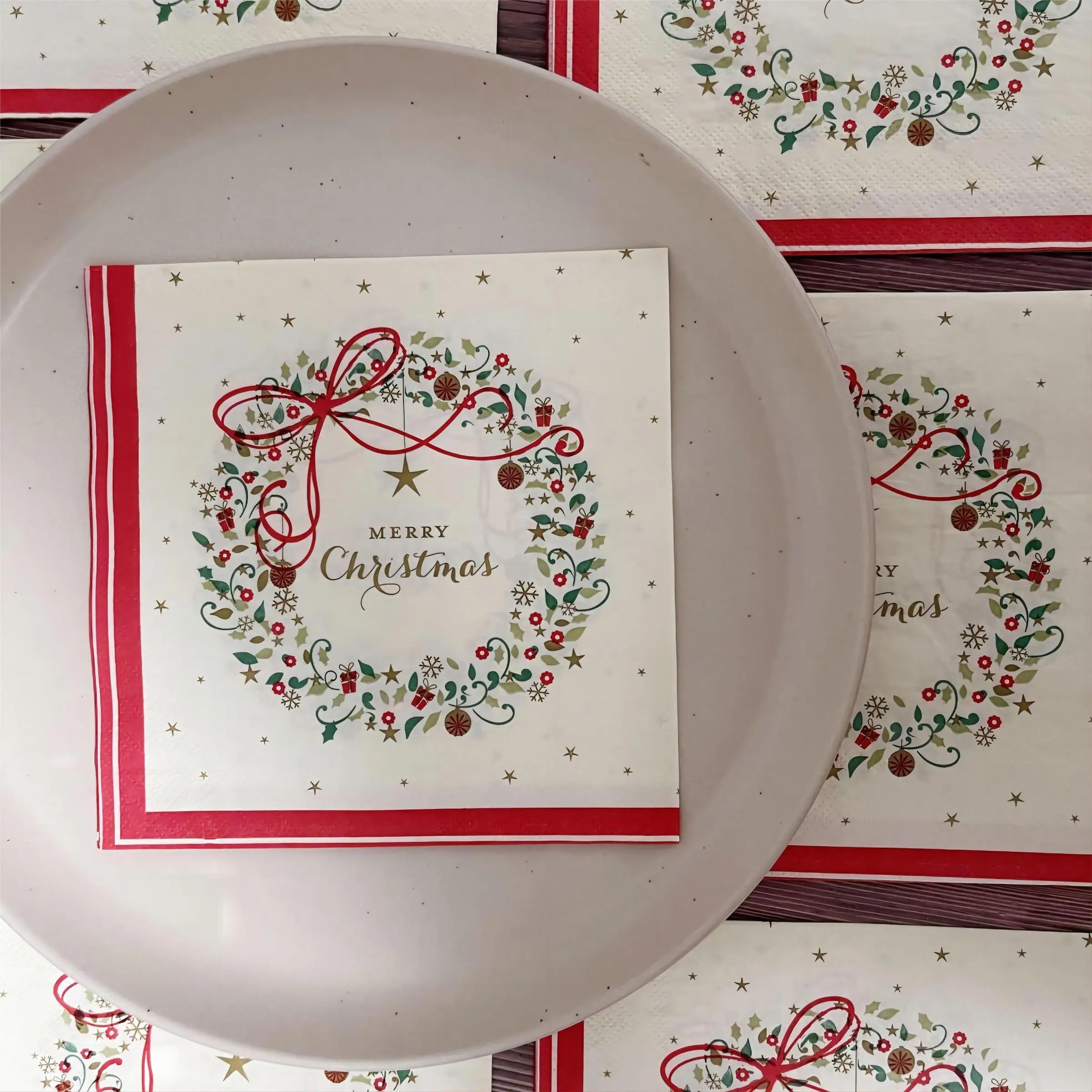 【Festive Christmas Napkins】 20/100/200-Pack Large 13x13 Inch Christmas Napkins, Heavy-Duty Disposable Party Decorations with Red & Green Christmas Wreath, Napkins with Golden Bow & Holly Leaf Patterns, for Christmas Party Decorations