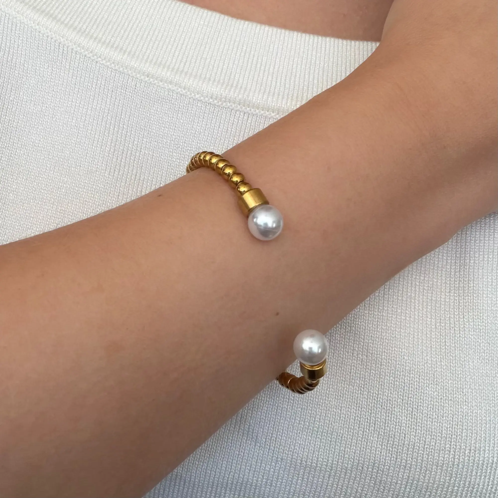 EVRY JEWELS Gold or Silver Plated Women's Pearly Beaded Bangle Bracelet