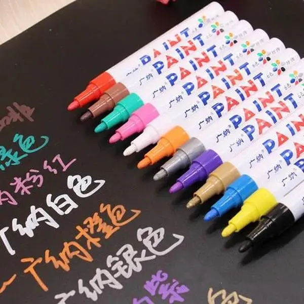 Permanent Metallic Marker Pen - 1 Piece, Oil-Based Ink, 2.2-2.8 mm Brush Tip, Waterproof, Metallic Finish, for Car Tyres, Wood, CD, Painting, Any Surface, Home & Festive Party Supply (Reminder: Cover Cap Immediately After Use)
