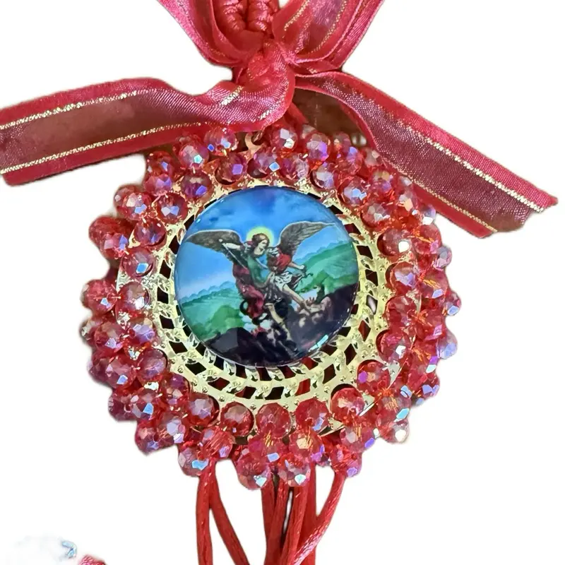Colgante de Protección del Arcángel Miguel Archangel Michael Protection Charm con Cristales Rojos y Cinta de Satén