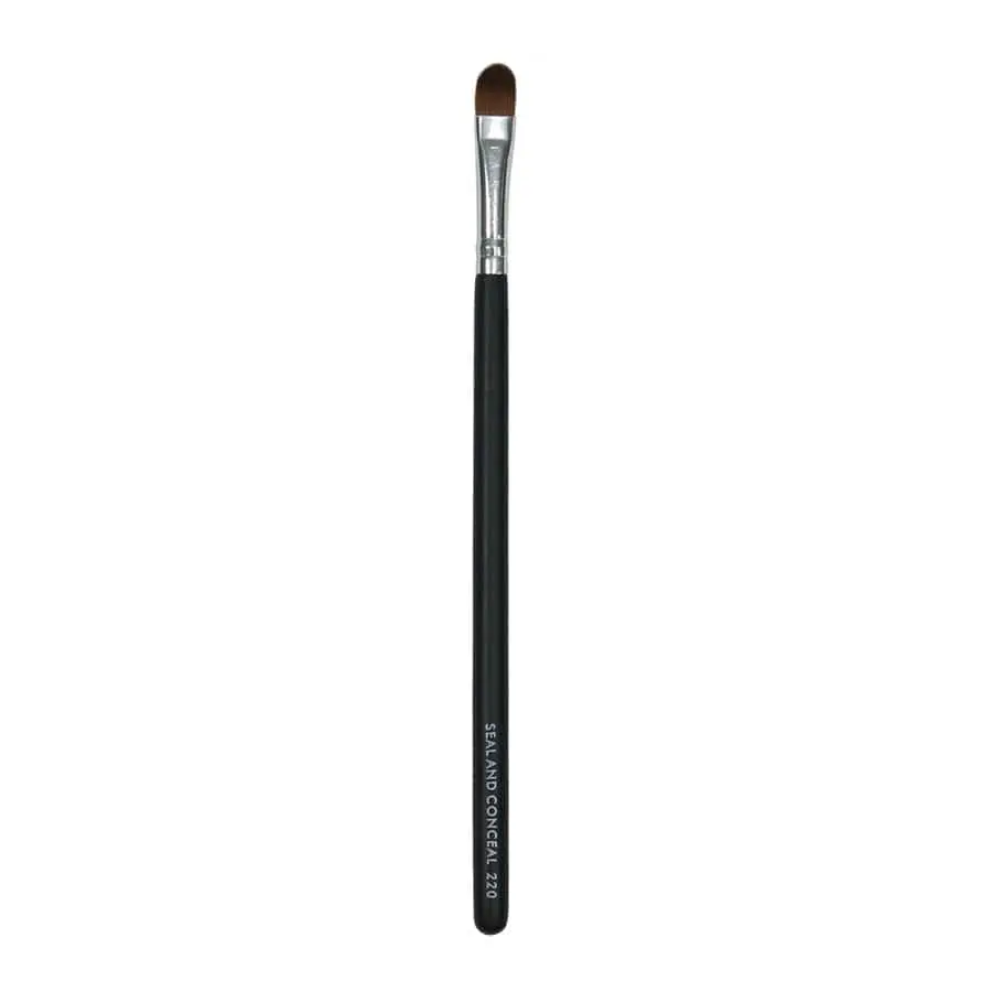 Seal And Conceal 220 - Flat Brush For Concealer And Cream Eyeshadow