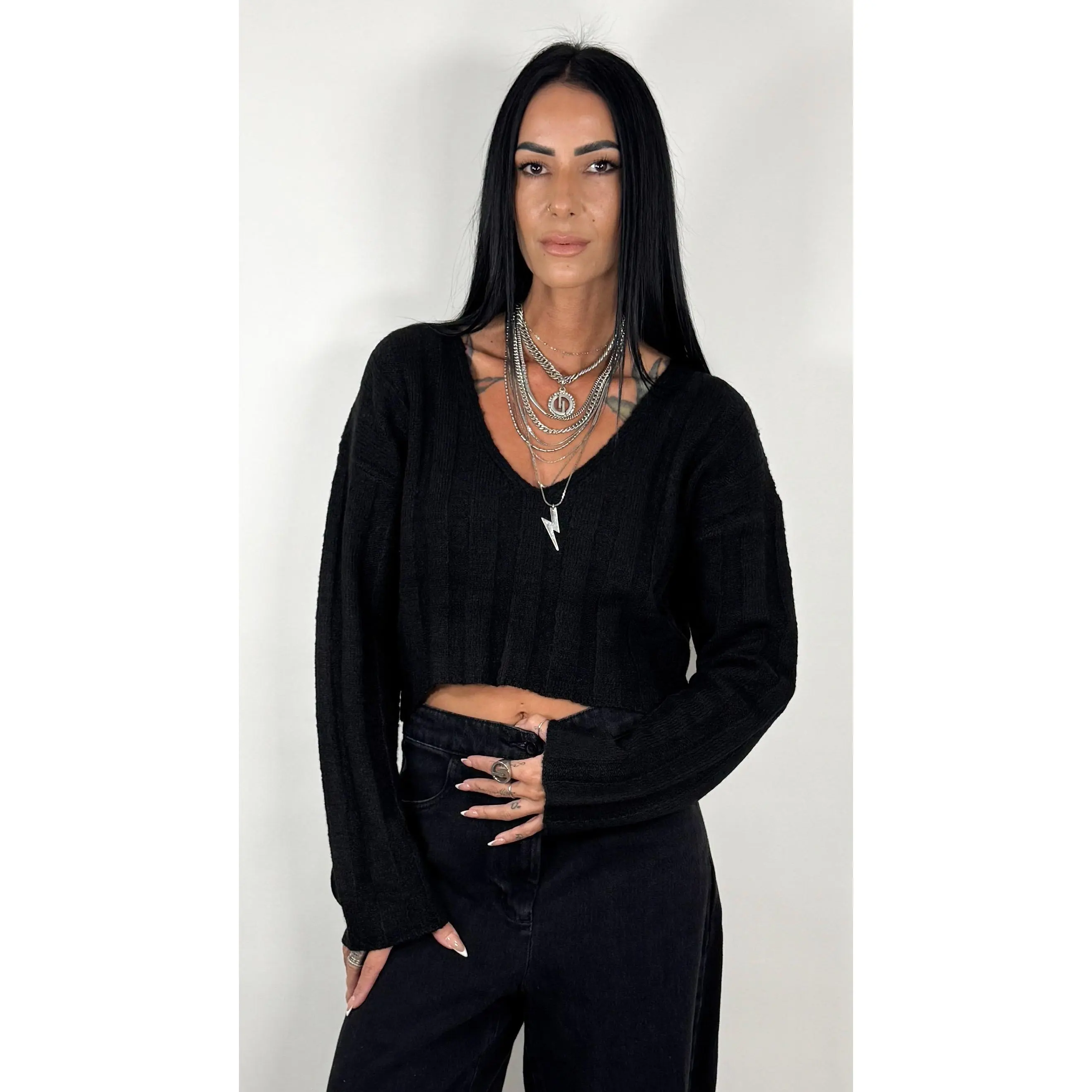 VIPER V-NECK SWEATER