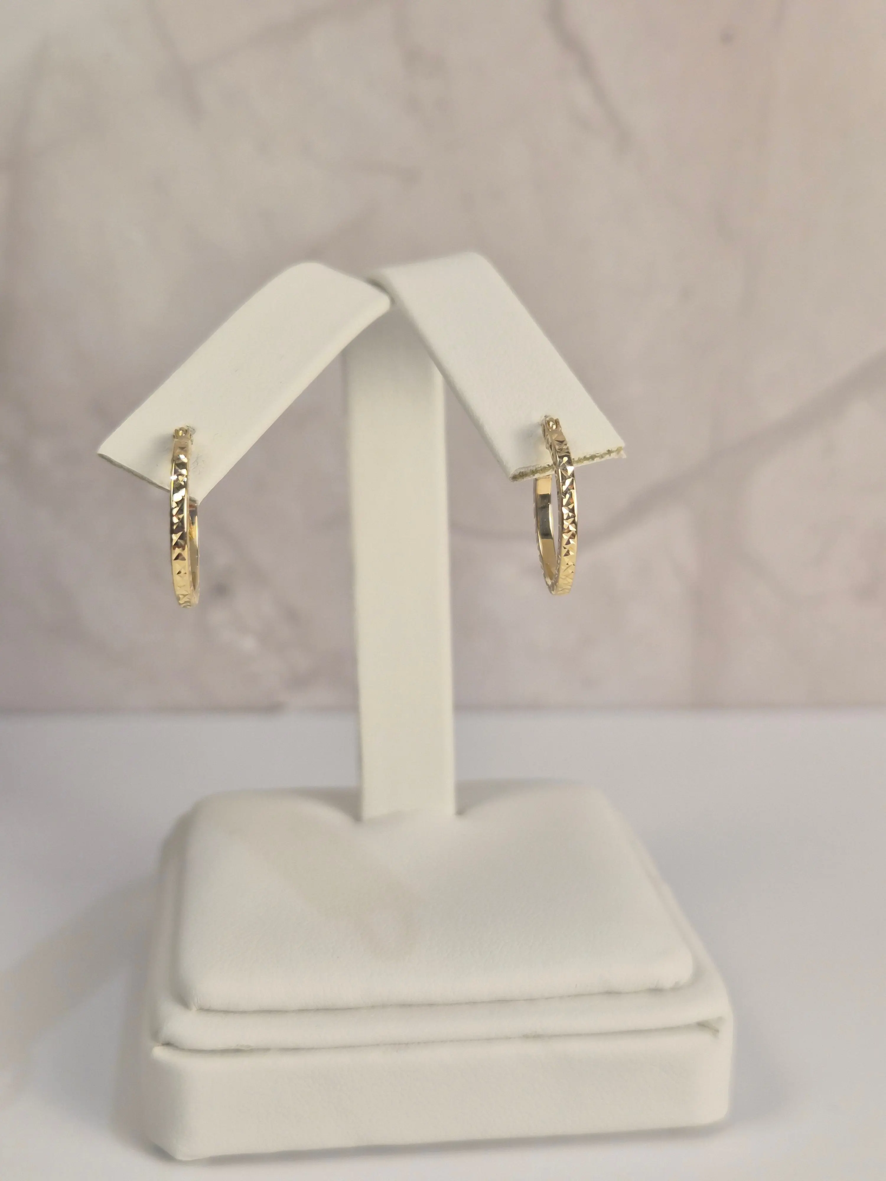14K Gold Diamond-Cut Hoop Earrings (15mm)