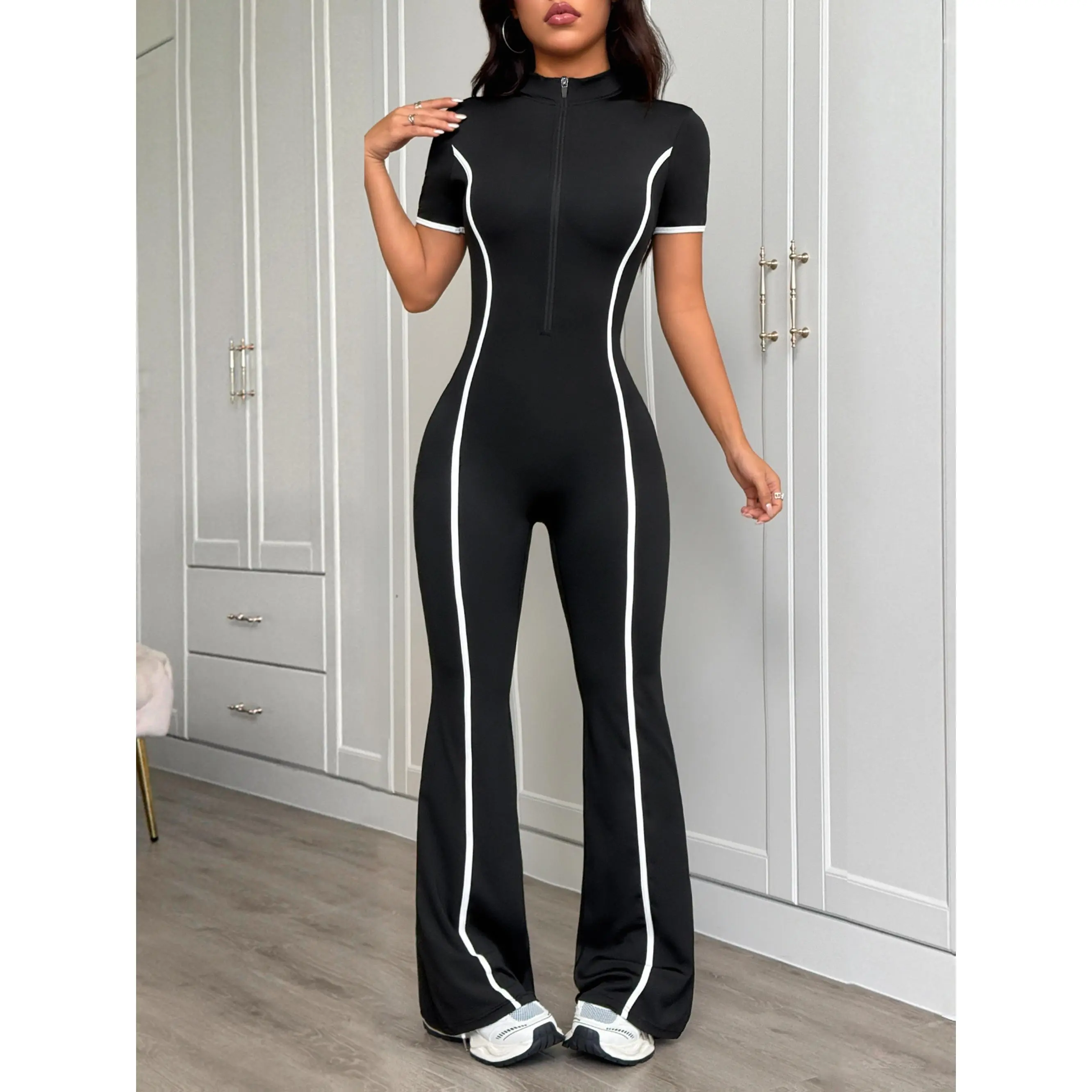 A 390-Gram Striped Front-Zip Yoga Jumpsuit - Stylish Long Bell-Bottom Jumpsuit with a Stand Collar in Contrasting Colors - Great Women'S Fitness Apparel for Autumn And Winter