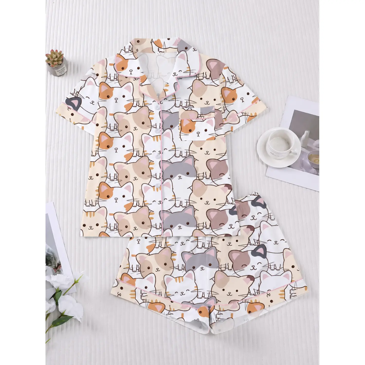 Whimsical Cat Print Pajama Set – Short Sleeve & Shorts, Cozy Loungewear for Women, Ideal for Festive Occasions & Family Gatherings
