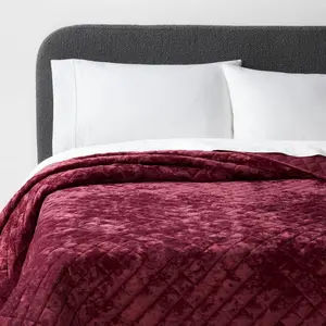 Full/Queen Luxe Diamond Stitch Velvet Quilt Berry Red - Threshold