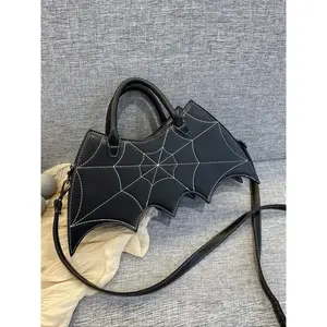 Niche design creative bat shape crossbody bag, dark style wings shape, fashionable and casual crossbody small bag, interesting personality crossbody bag, personalized fashion trend all-match Halloween bag