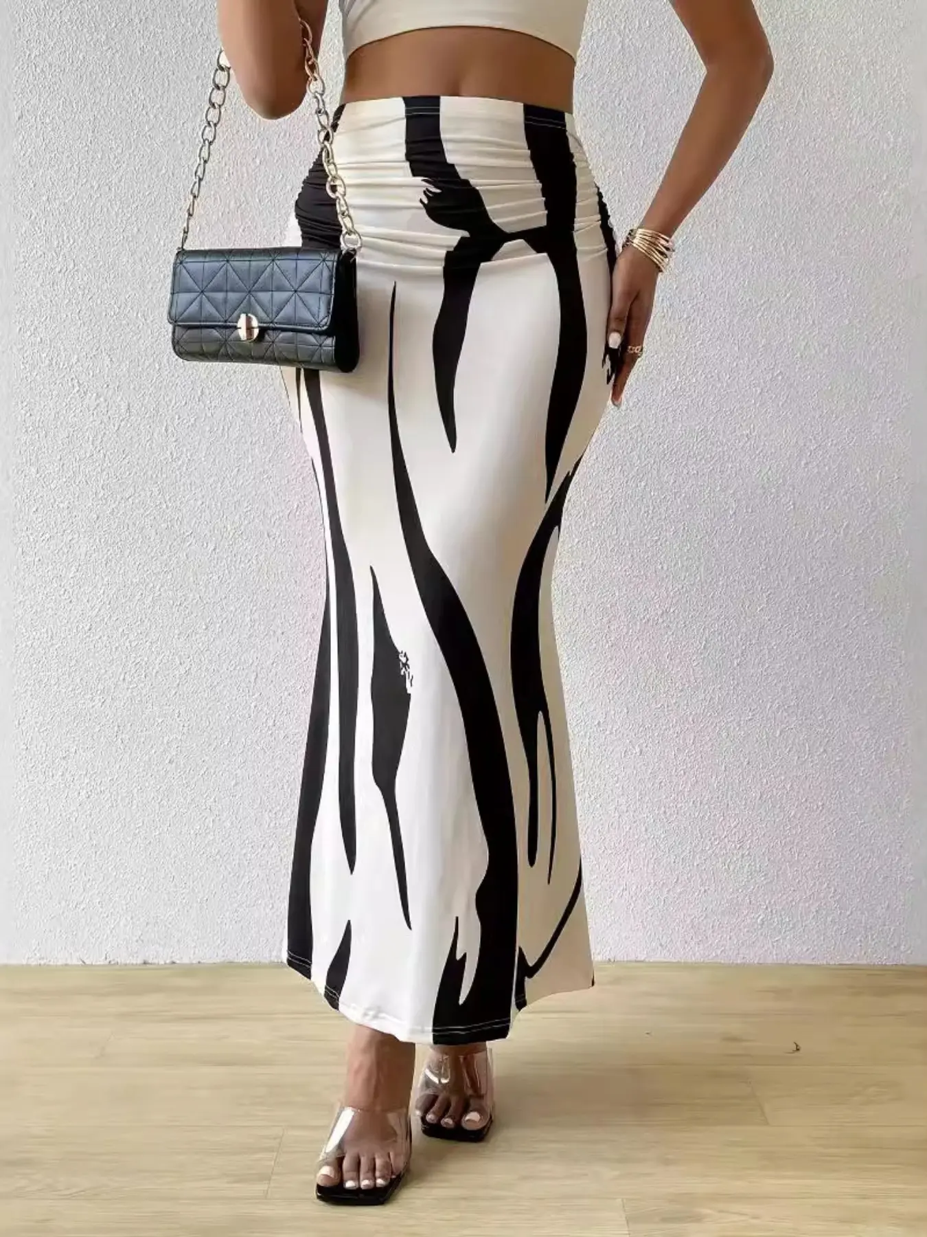 Black & White Abstract Floral Print Women's High-Waisted Mermaid Maxi Skirt | Elegant & Minimalist Aesthetic | Form-Fitting Silhouette | Versatile Evening Wear | Perfect for Date Night/Events