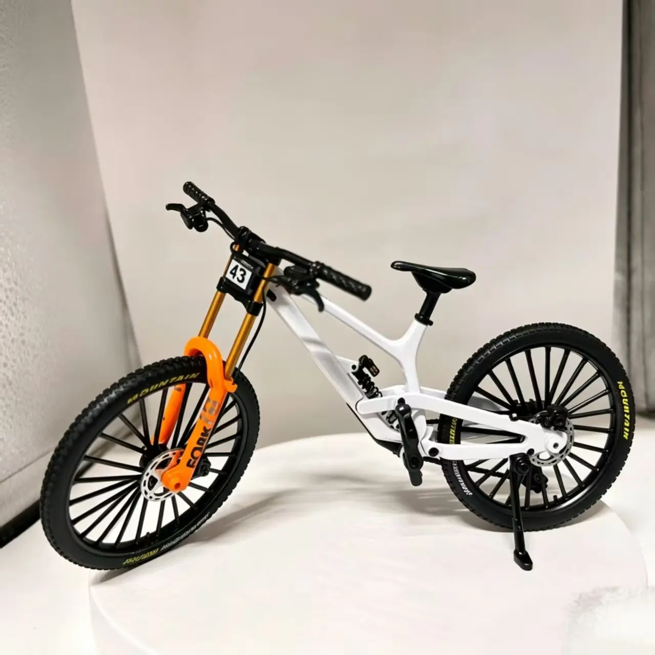 New Alloy Bicycle Model, Realistic Mountain Bike, Road Bike, Desk Decor, Desktop Art Ornament, Collectible Mini Bike, Office & Home Decoration, Decorative Ornaments, Collectible Figurines, Christmas Gift