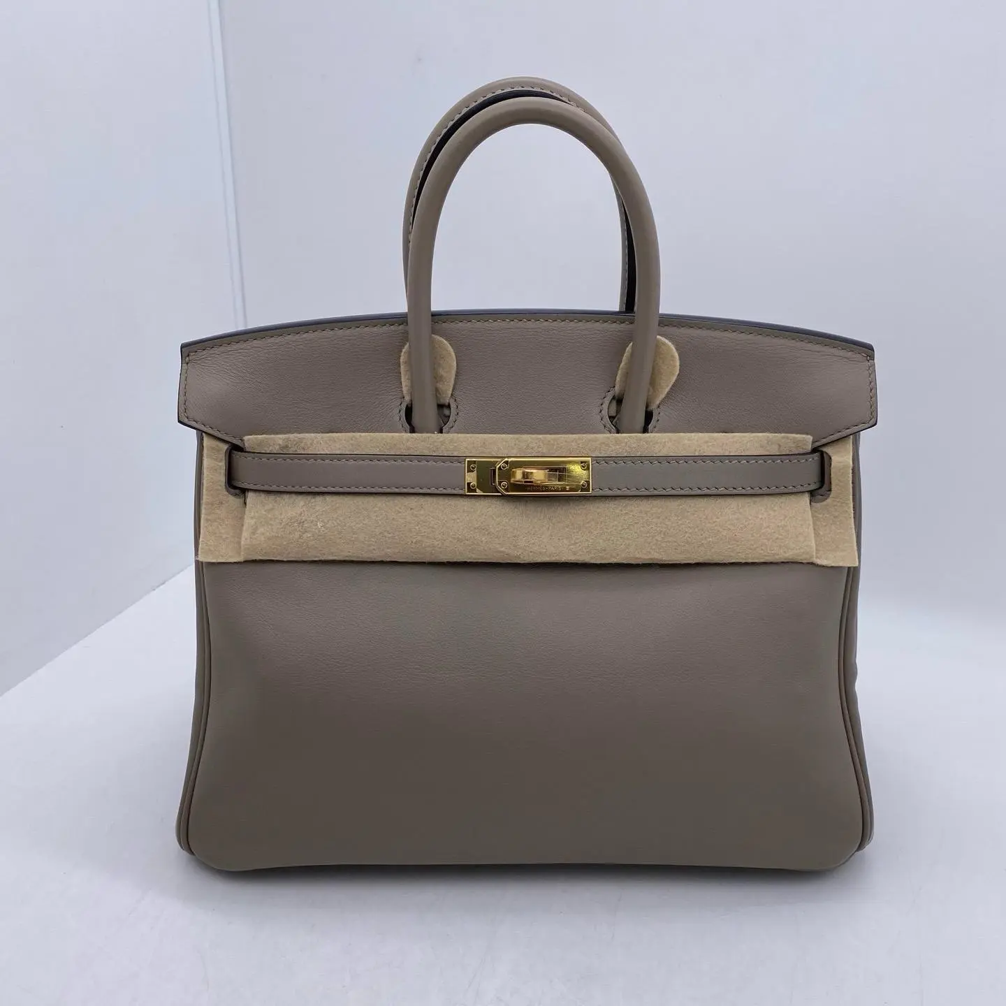 Pre-owned HERMÈS Birkin 25 M8 Swift Leather Gold Hardware A‑Stamp Handbag 2604623