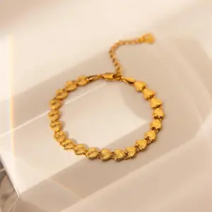Ribbed Heart Link Bracelet by Caitlyn Minimalist - Vintage Style Heart Charm Bracelet in 18K Gold & Silver - Dainty Art Deco Jewelry - Gift for Her
