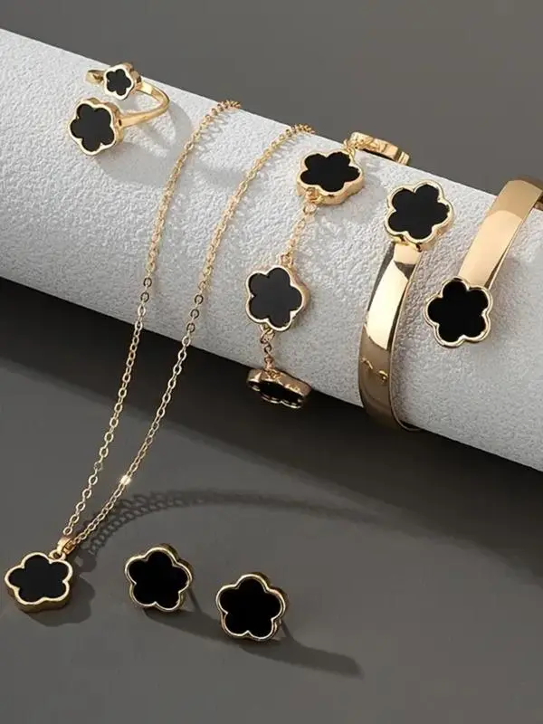 Lucky Flower Alloy Jewelry, Lucky Flower design,Neckline, Artemis bracelets, bracelets, rings, CloverJewelry, four-leaf clover garland. Elegant Gift