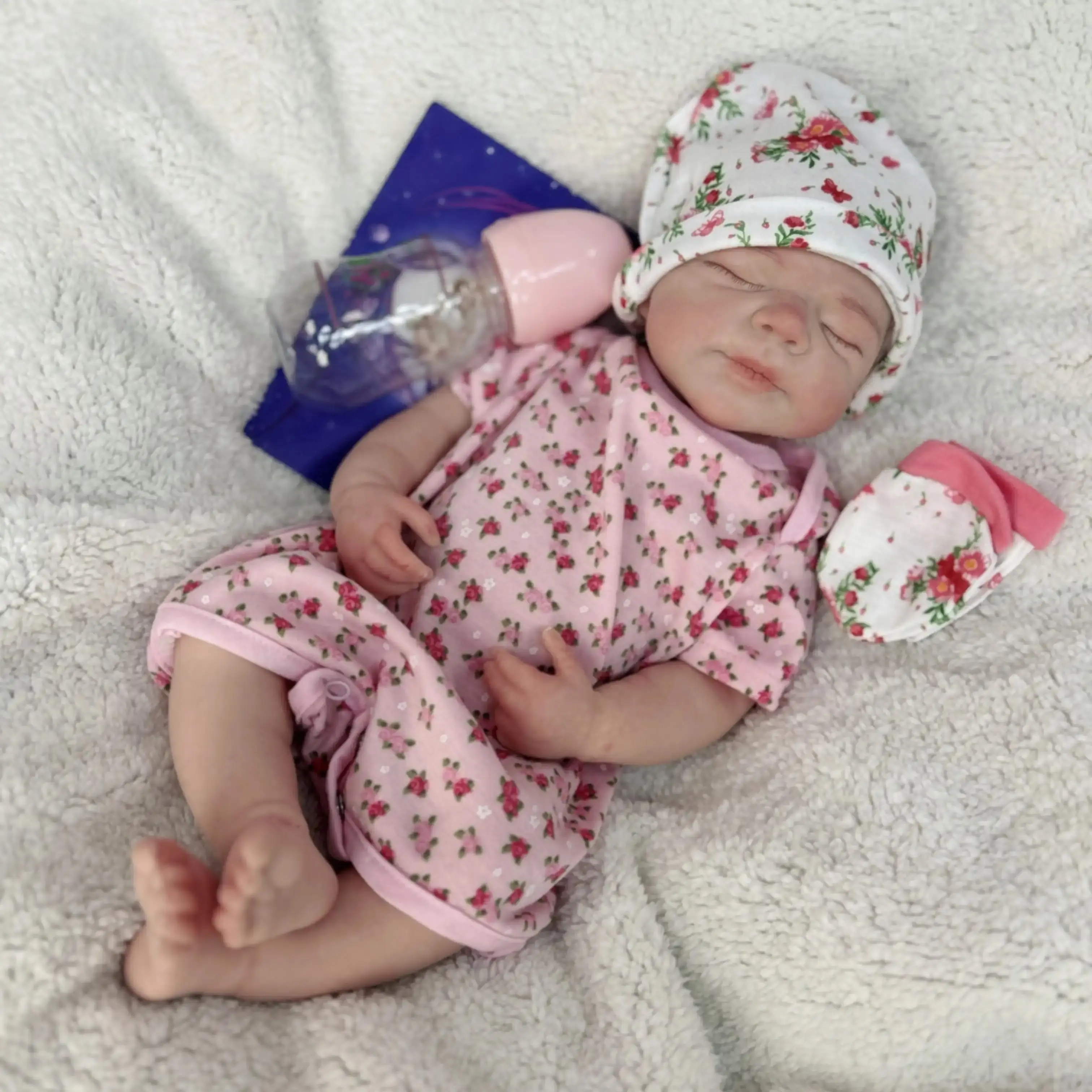 18 inches 45cm full silicone reborn doll, soft touch baby doll, cute face, realistic reborn doll artist, fake baby, hand drawn, real born newborn doll, perfect gift for collection, festivals, birthdays and Christmas