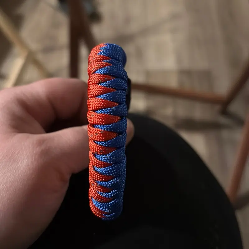 Corkscrew paracord bracelet