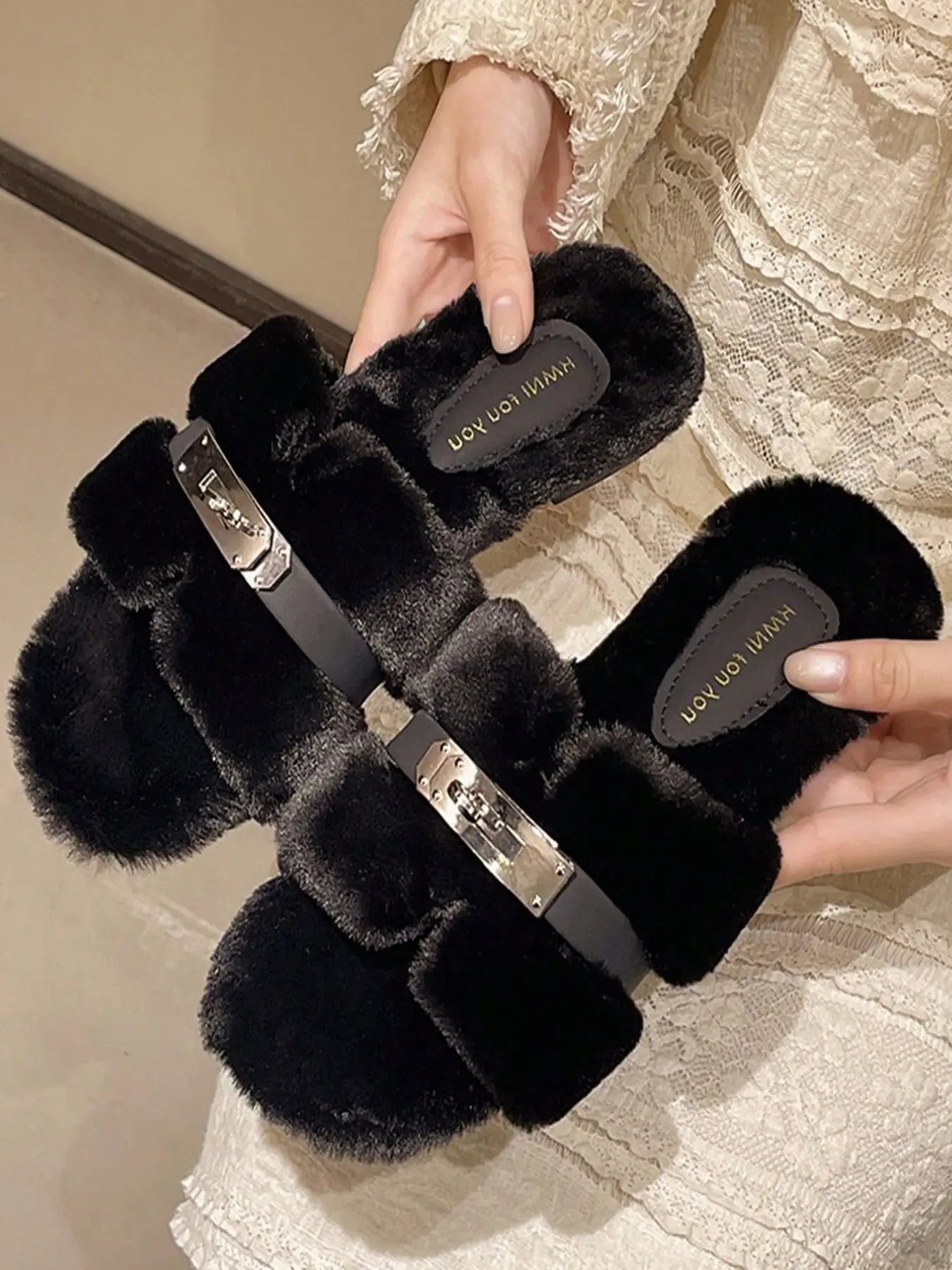 Women's Trendy Plush Slippers Outdoor Spring Autumn New Metal Buckle Fuzzy Slippers Home Wear Warm Indoor Footwear High-End Feel Shoe Footwear