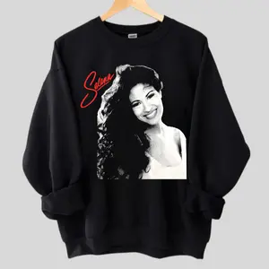Selena Quintanilla T-Shirt, vintage Selena graphic tee, cotton top, retro Latin pop style, unisex music fan gift.