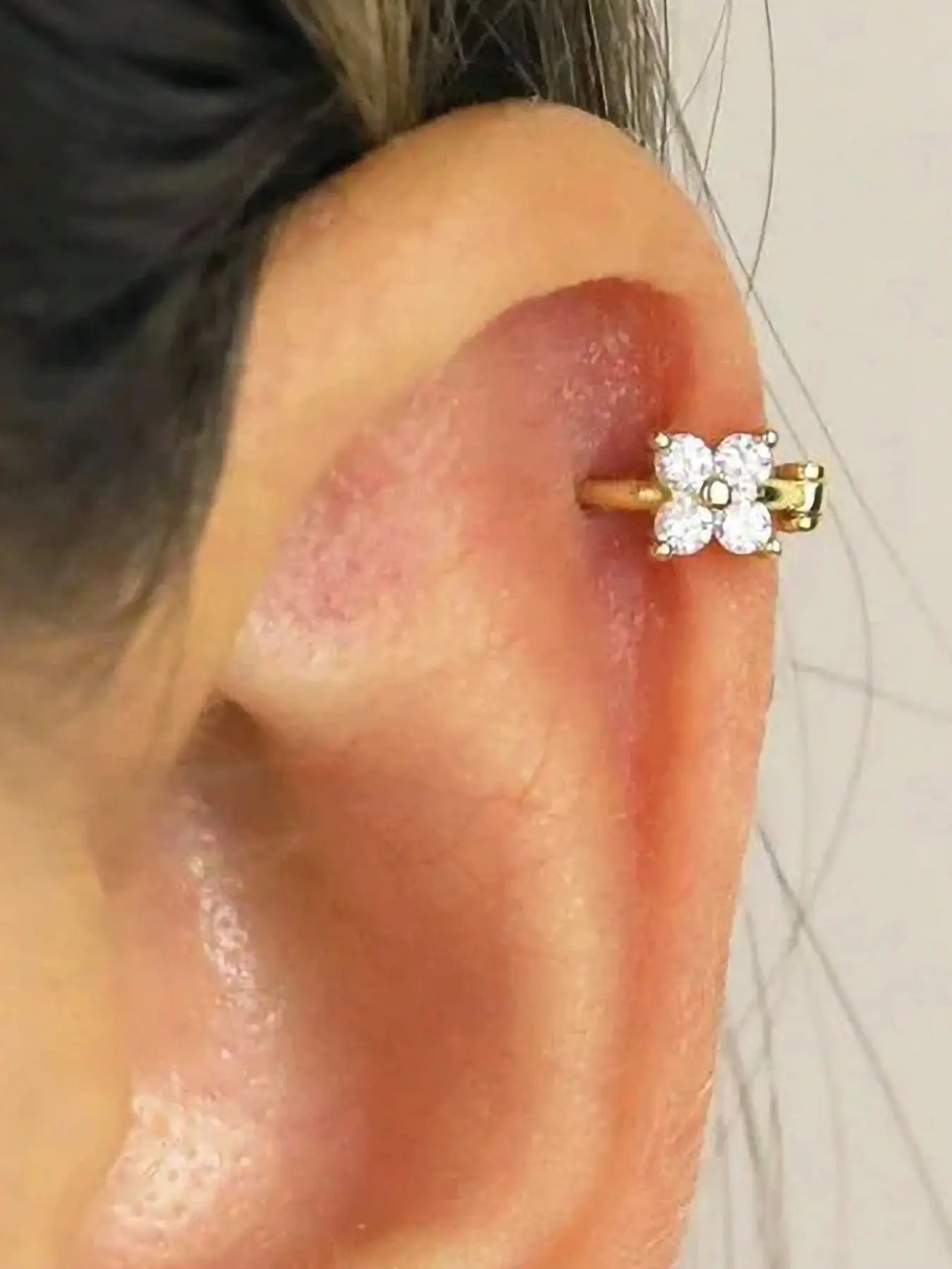 925 Sterling Silver Plated 14K Gold Zircon Ear Climber, Dainty and Universal Ear Cuffs, Classic Style High Quality Earrings, Simple Yet Eye-Catching, Perfect for Both Daily Commute and Versatile Styling.