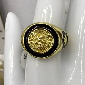 Anillo San Miguel Arcángel oro laminado