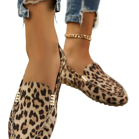 Women's Slip-On Casual Shoes, Leopard Print Loafers with Rubber Sole and Hand-Stitched Trim, Comfortable and Stylish for Fall