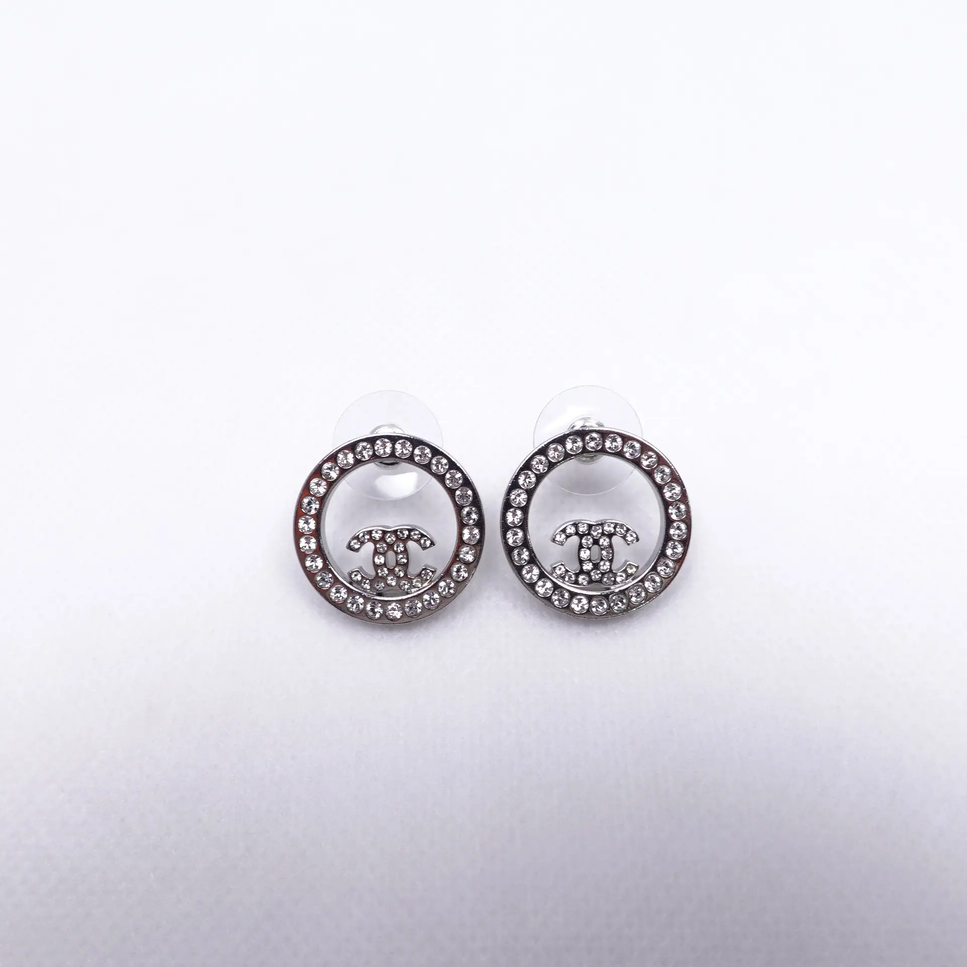 Pre-owned Chanel Silver Tone CC Diamond Earrings T10422672