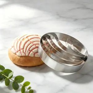 4 Inch Food Grade Stainless Steel Mexican Bread Cutter, Classic Shell Pattern Embossing Mold, Integrated Forming with Clear Patterns, Baking Tool for Sweet Bread & Cookies, Suitable for Home, Coffee Shops and Dessert Stores
