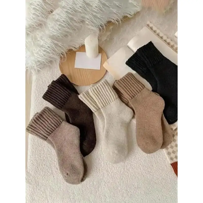 5 Pairs Women's Solid Color Mid-Calf Socks Ultra Soft Breathable Comfy Warm Socks Cozy Casual Crew Socks for Fall & Winter Perfect for Daily Wear, Lounging & Outdoor Activities Durable Elastic Cuff Comfortable Women's Socks -RR