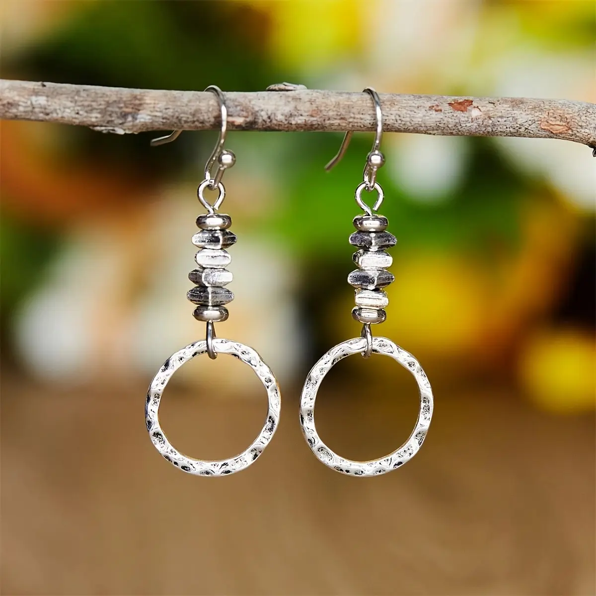 1 pair of simple hollow bead decoration hanging earrings, retro bohemian style fashionable women's earrings