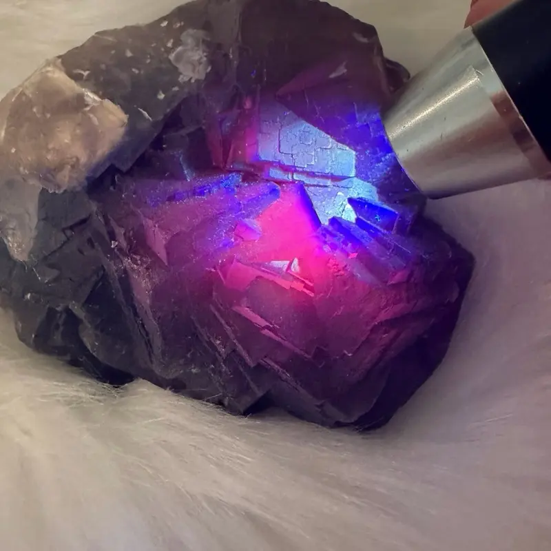 725g Black Rose Fluorite Cluster UV Red Fluorescent Pakistan Cubic Crystal,A377