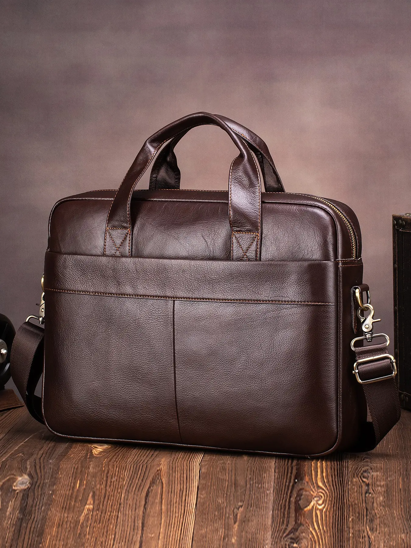 Genuine Leather Men's Briefcase Soft Luxury Business Bag, 15.6 Inch Laptop Compatible Lightweight Design Office Commute Handbag, Solid Pattern, Organized Storage, Spacious Compartments, All Seasons Use, Travel Essentials