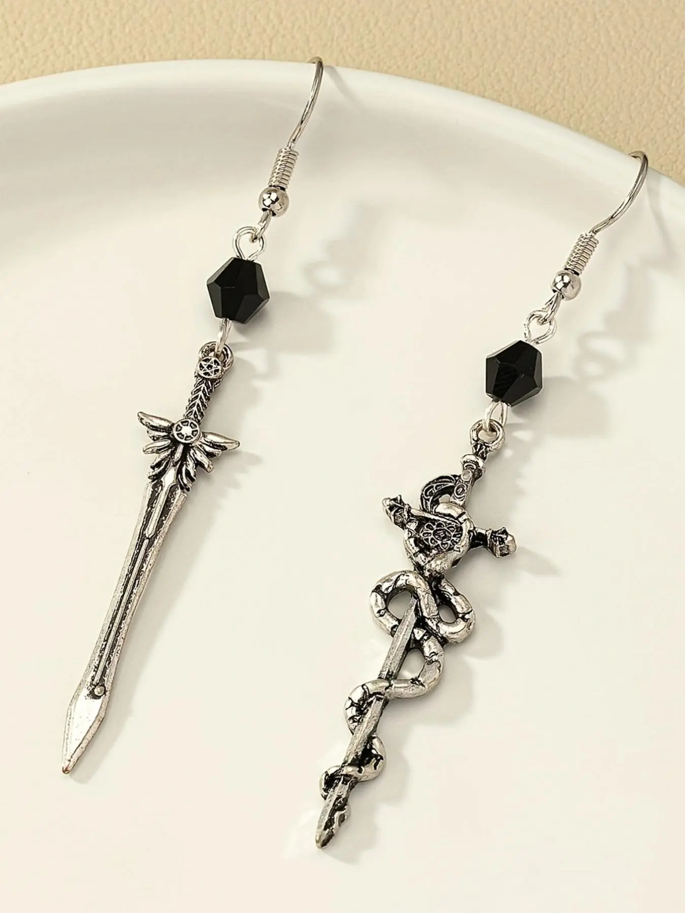 Vintage Sword Design Asymmetrical Dangle Earrings (1 Pair), Vintage Western Gothic Jewelry for Women, Retro Jewelry for Party, Daily Clothing Decor, Vintage Sword Motif, Dangling Earrings