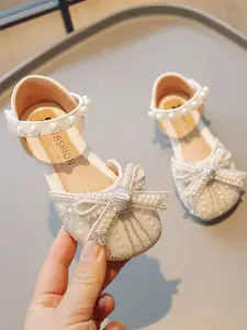 Girls' Korean Princess Shoes Summer 2026 New Rhinestone Pearl Bow Slip-On Sparkly Fashionable Comfy Sandals, Cute Soft Sole PU Rubber