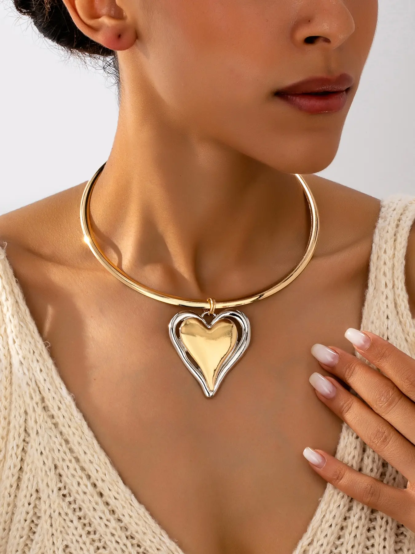 Boho Chic Heart Pendant Necklace for Women, Vintage Dual Color Metal Chain Jewelry, Stylish All-Season Accessory, Boho Style Necklace, Love Heart Necklace, Heart Design Jewelry, Fashion Necklace