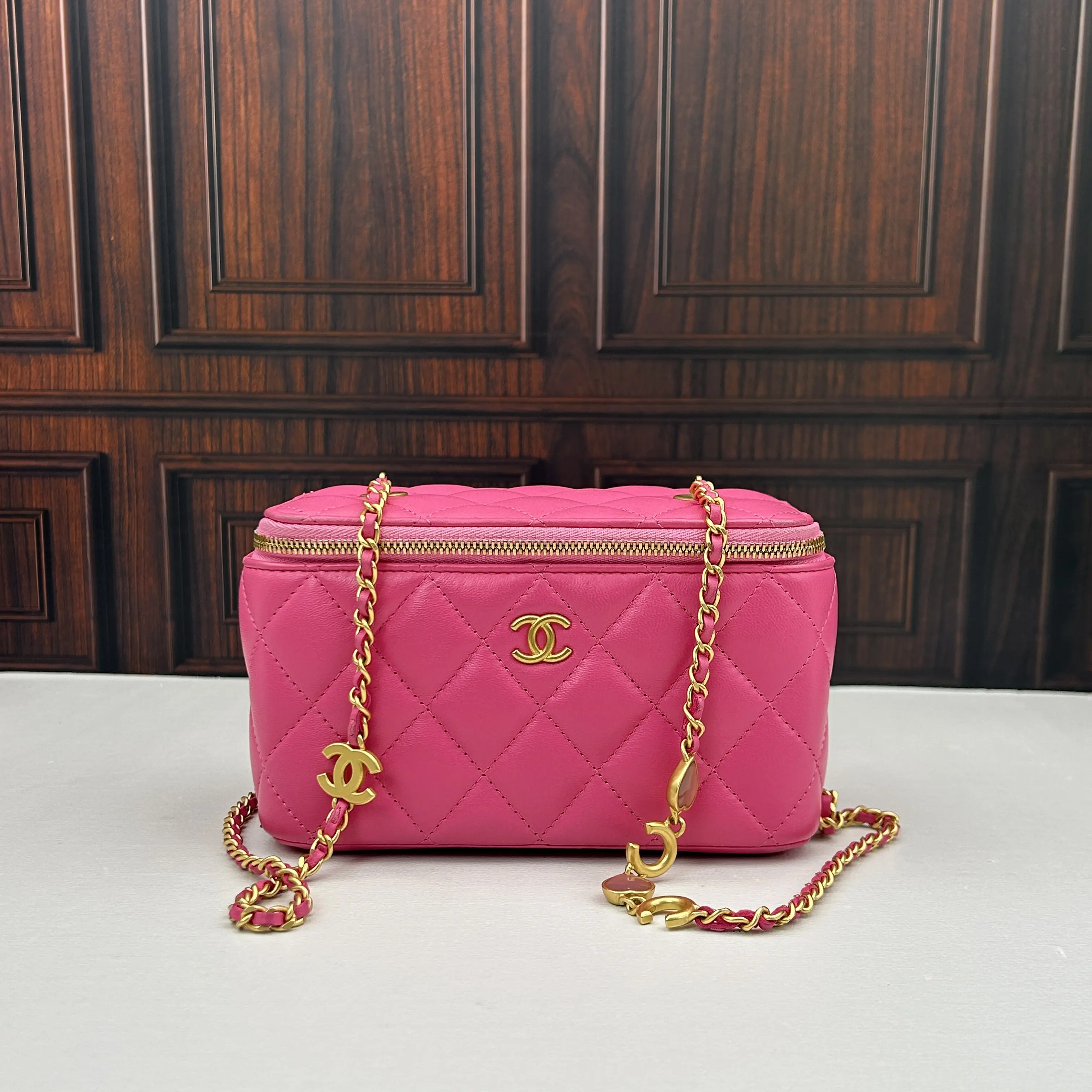 Pre-owned CHANEL Vanity Case Hot Pink Quilted Lambskin Chain Bag 888