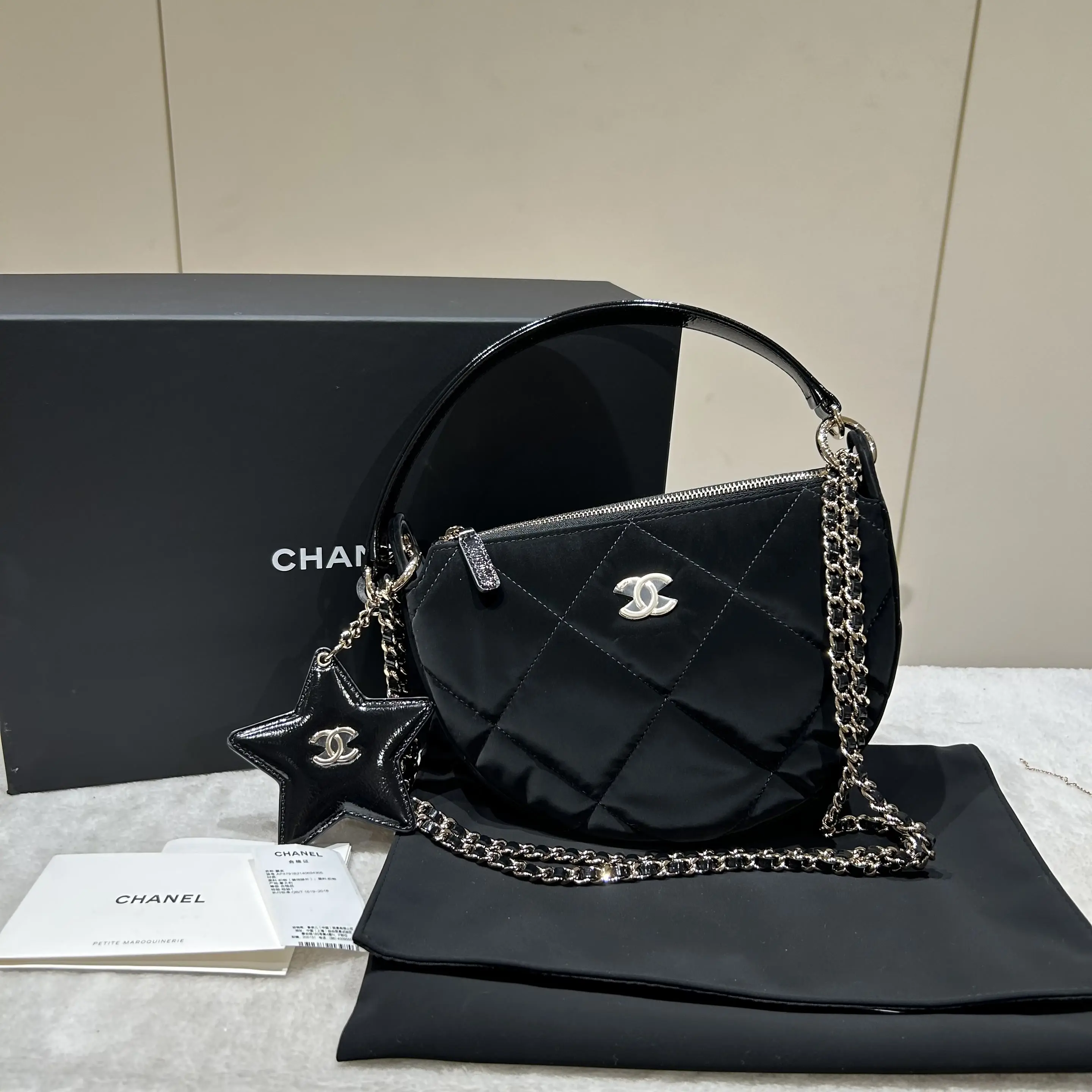 Pre-owned CHANEL leather Crossbody bags 25N Coco Neige Velvet Crescent Bag in Black 18614865 SH