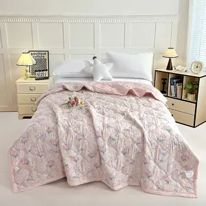 Floral Patchwork Quilted Summer Blanket, Delicate Rose Print, Lightweight Breathable Fabric, Dual-Sided Use, Romantic Bedroom Decor