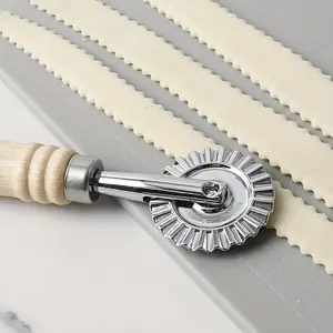 1pc Zinc Alloy Lace Cookie Cutter, Embossed Rolling Pizza Cutter, Handheld Dough Roller, Creative Baking Pastry Tool, Pizza Cutter for Christmas, Valentine's Day, Ramadan Gatherings