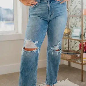 Judy Blue High Rise 90’s Straight Light Wash Jeans